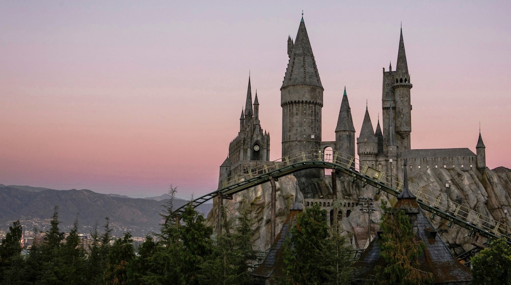 Universal City showing rides