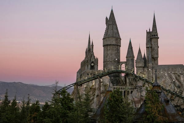 Universal City welches beinhaltet Fahrten