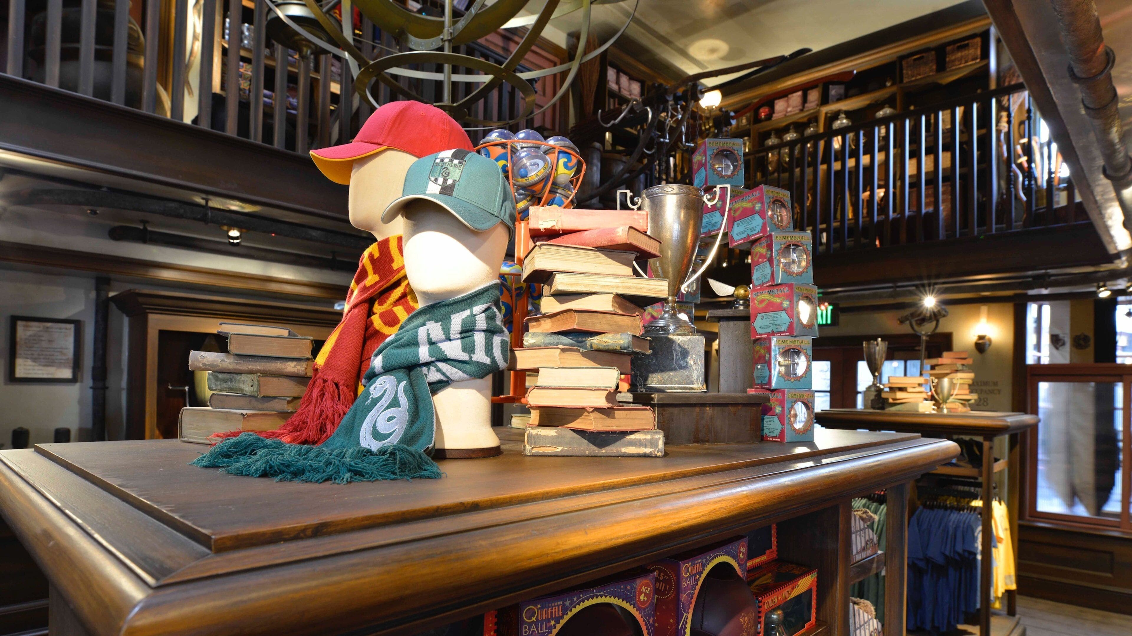 Universal City showing interior views