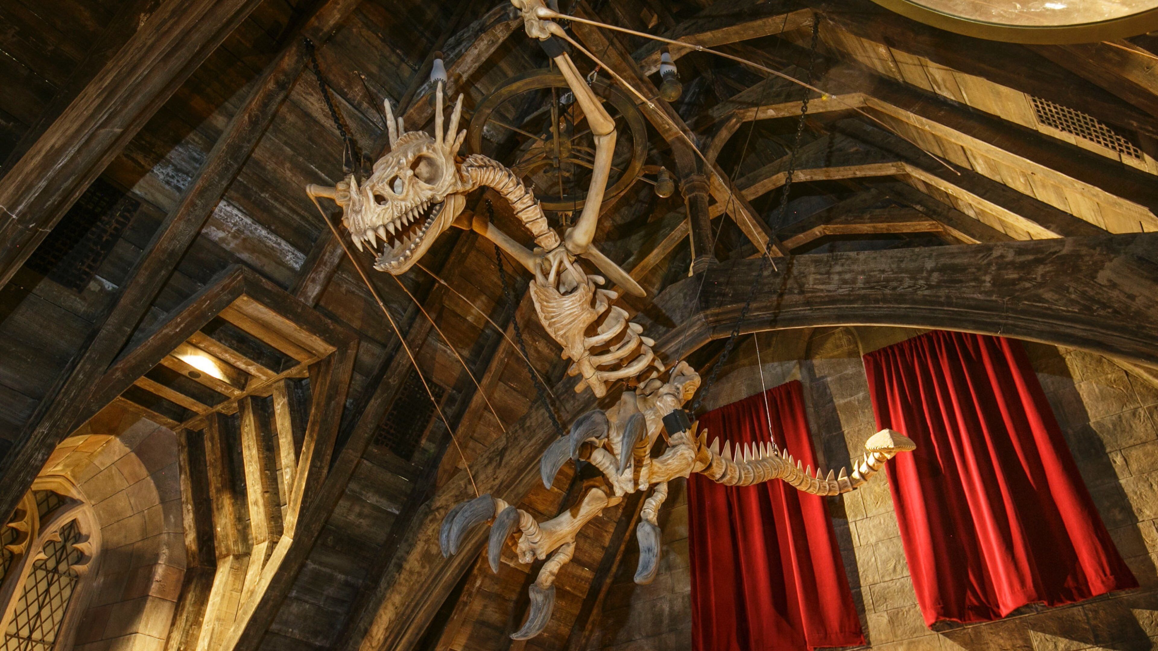 Universal City showing interior views