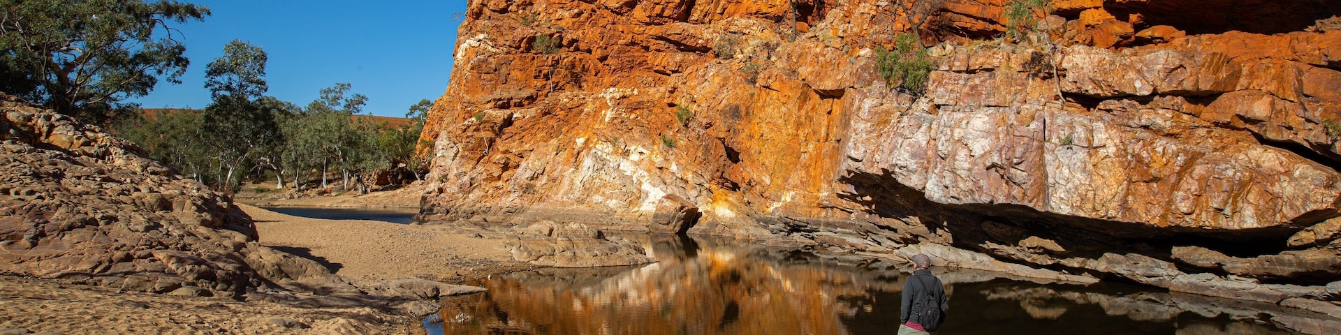 Ormiston Gorge which includes a gorge or canyon and a pond