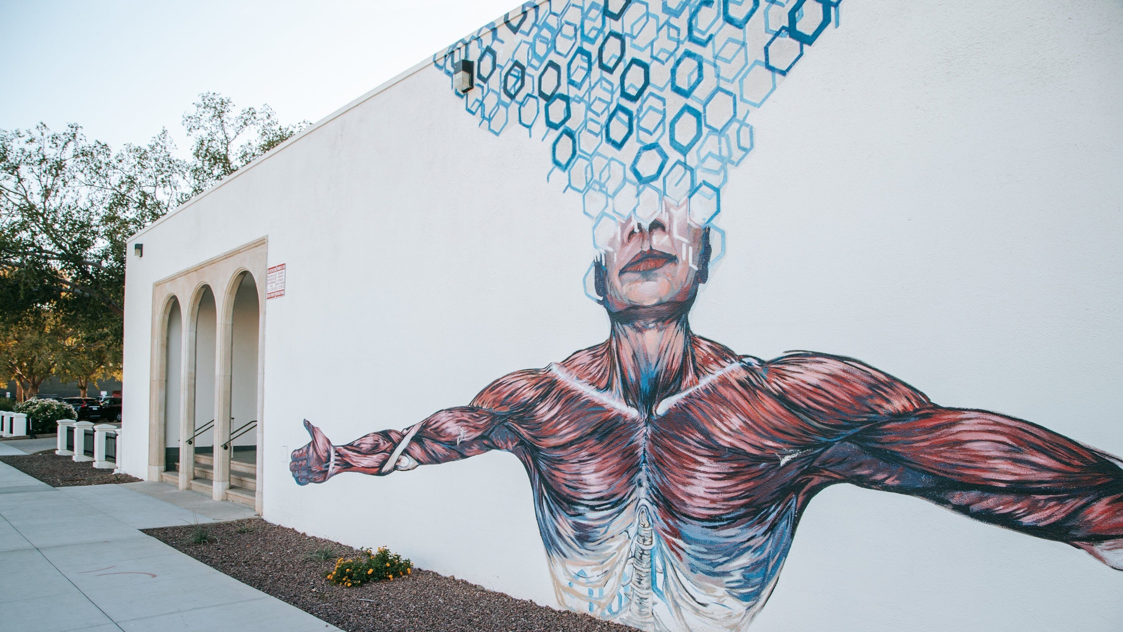 Roosevelt Row featuring outdoor art