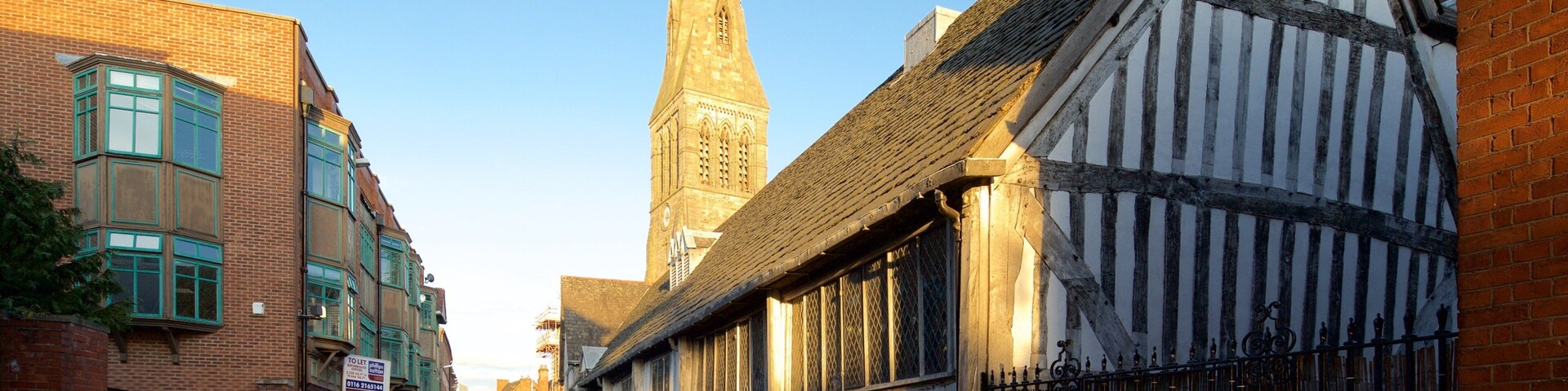 Leicester mostrando cenas de rua e elementos de patrimônio