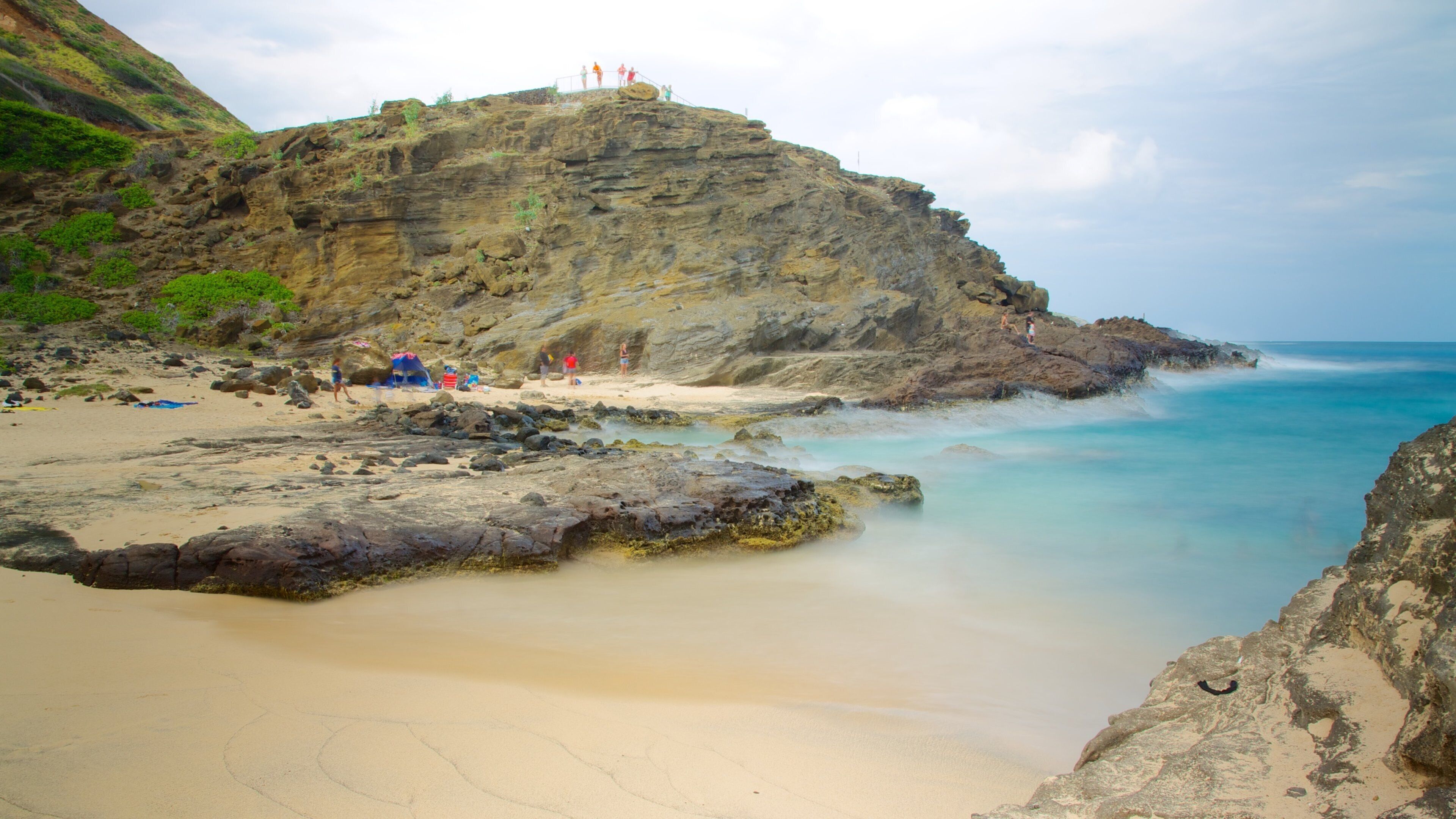 Honolulu featuring a gorge or canyon, a beach and rocky coastline
