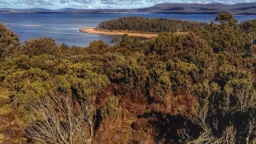 The Great Lake is the second largest freshwater lake in Australia, although it's hard to appreciate its size when you see it.
This is taken at the lookout at the north-west end of the lake.
Driving from Deloraine to Hobart through the Great Lakes is actually quicker than taking the Midlands Hwy - although the Great Lakes route includes dirt roads and can be very slippery in bad weather.