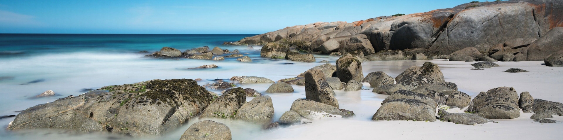 At the end of the road you arrive in paradise! its a very quiet beach, we had it to ourselves except for a few passing tourists taking photos. White sands, rocks to climb around......was a little windy but such a nice place.
A place to get some amazing sunrise photos if I get a chance to go back.