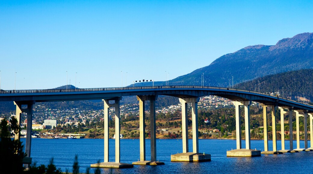 มิดเวย์พอยท์