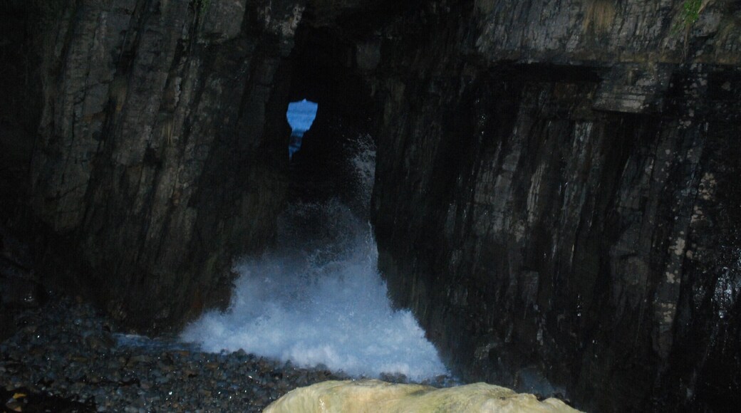 We loved seeing the Remarkable Cave on the way back from Port Arthur. The water was pretty choppy. Everytime it hit a rock, or a cliff, there would be a huge splash.
People are able to go down steps to see the water rush in at the Cave itself. Apparently, the water pressure can get so strong that it caused the roof to collapse. Technically, it is no longer a cave. ItÂŽs a tunnel. #localgems