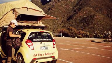 This was our wheels and accommodation for one month on the road in Western Australia. The mountain in the background is Bluff Knoll (1099 m.a.s) which we climbed later 💪 #roadtrip #nationalpark