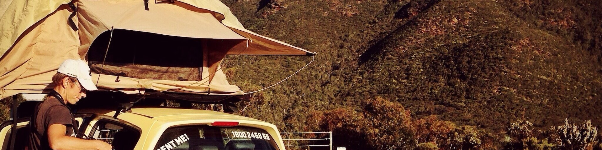 This was our wheels and accommodation for one month on the road in Western Australia. The mountain in the background is Bluff Knoll (1099 m.a.s) which we climbed later 💪 #roadtrip #nationalpark