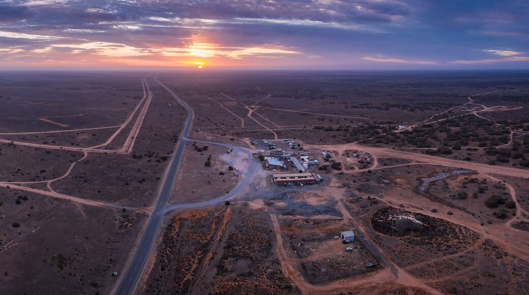Cocklebiddy Western Australia September 15th 2019 : Cocklebiddy roadhouse, a typical motel on the Eyre highway in the middle of the Nullarbor Plain at dawn