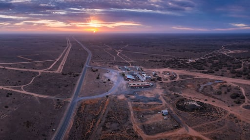 Cocklebiddy Western Australia September 15th 2019 : Cocklebiddy roadhouse, a typical motel on the Eyre highway in the middle of the Nullarbor Plain at dawn