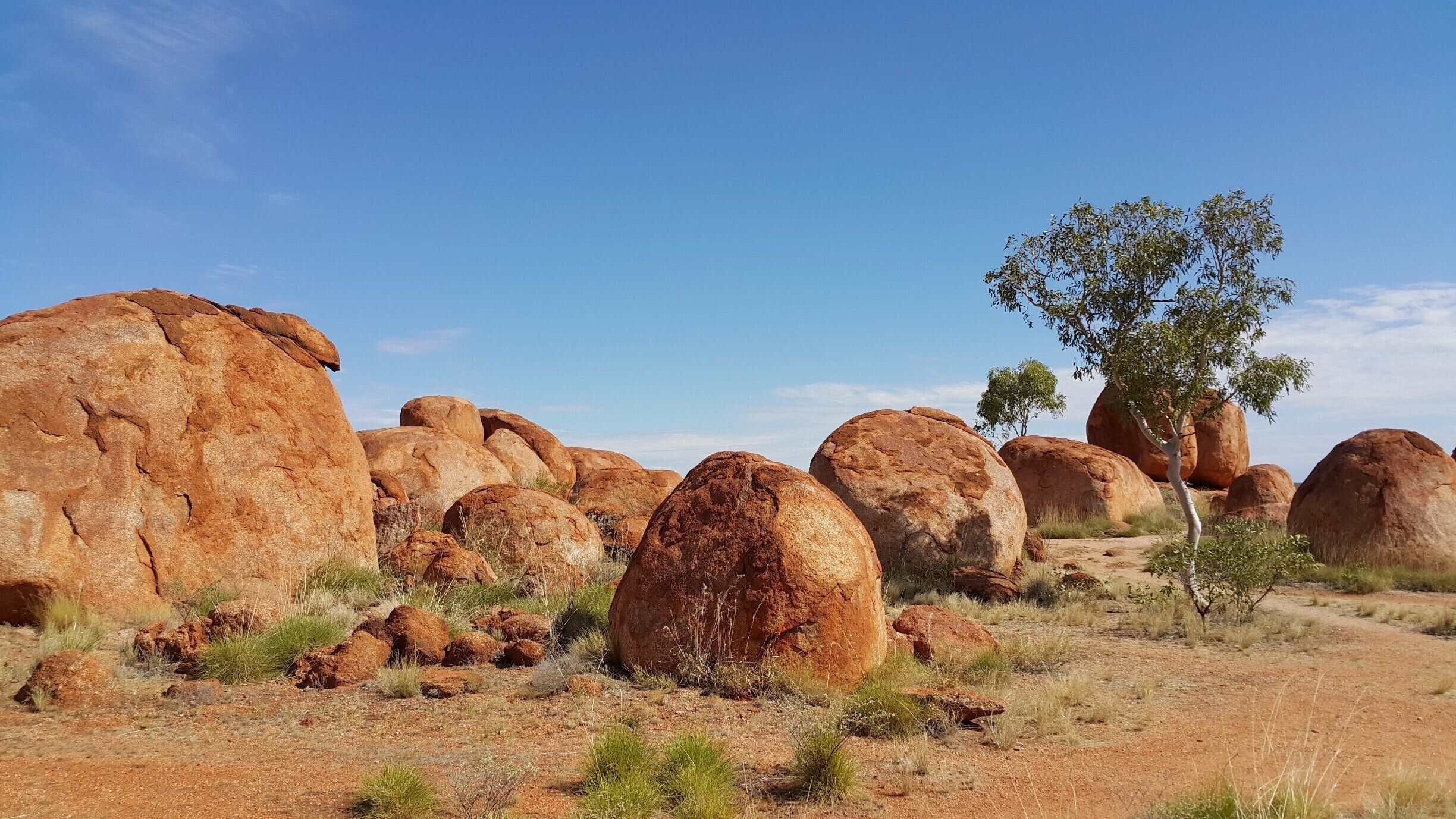 Devils Marbles.. a bunch of boulders strewn across the flat landscape in outback Australia

more on http://wp.me/p8dzfr-rL