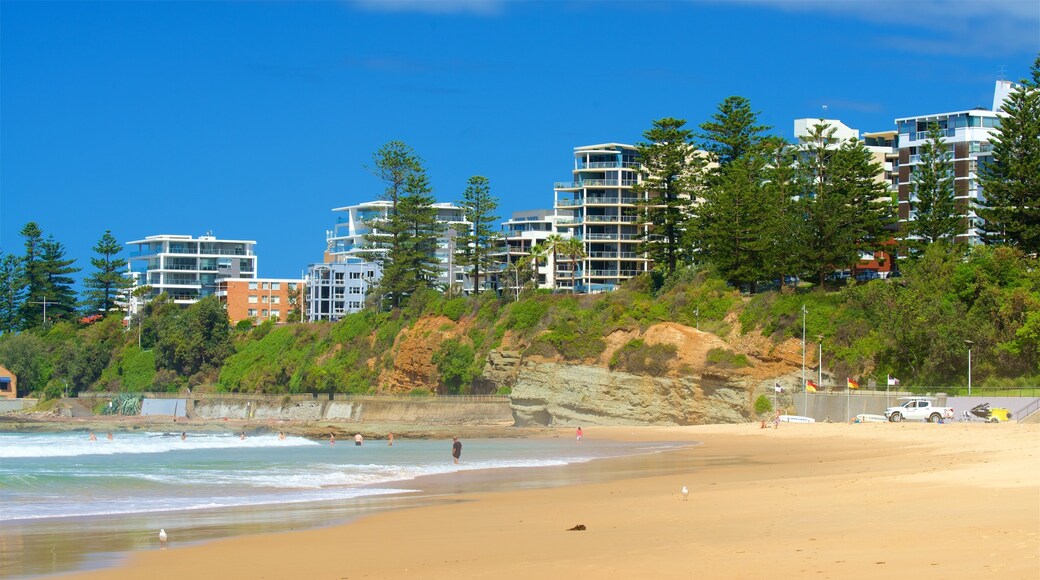 North Wollongong which includes a sandy beach, general coastal views and a coastal town