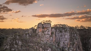 Sunset near Adam's Lookout at Bungonia National Park. Beautiful.
#sunset #cliff #landscape