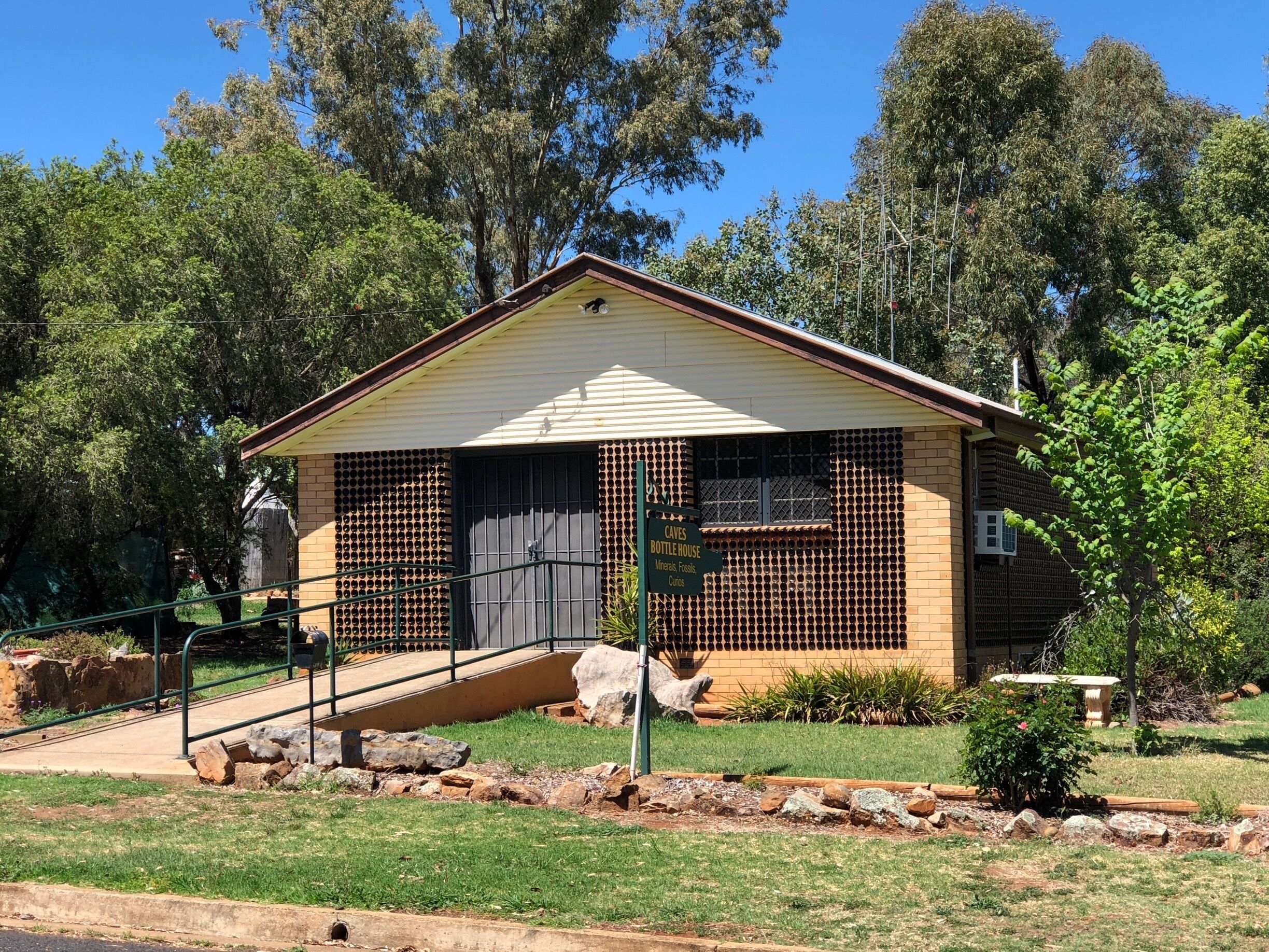 House with walls made of 9000 wine bottles in Wellington NSW