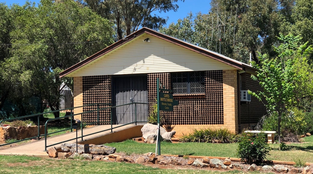 House with walls made of 9000 wine bottles in Wellington NSW