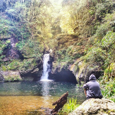 Potoroo Falls in Tapin Tops National park is so beautiful. A little walk in to the falls. Very easy walk but a couple of shallow river crossings so you will get wet feet but when you come around the bend and catch site of this spot it is breathtaking!