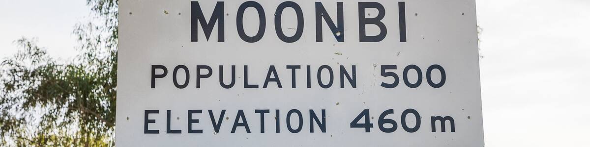 Moonbi showing signage