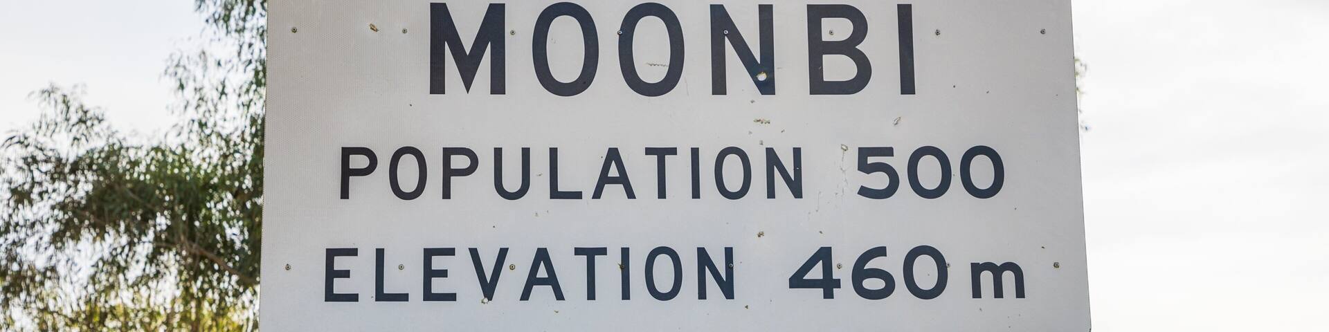 Moonbi showing signage