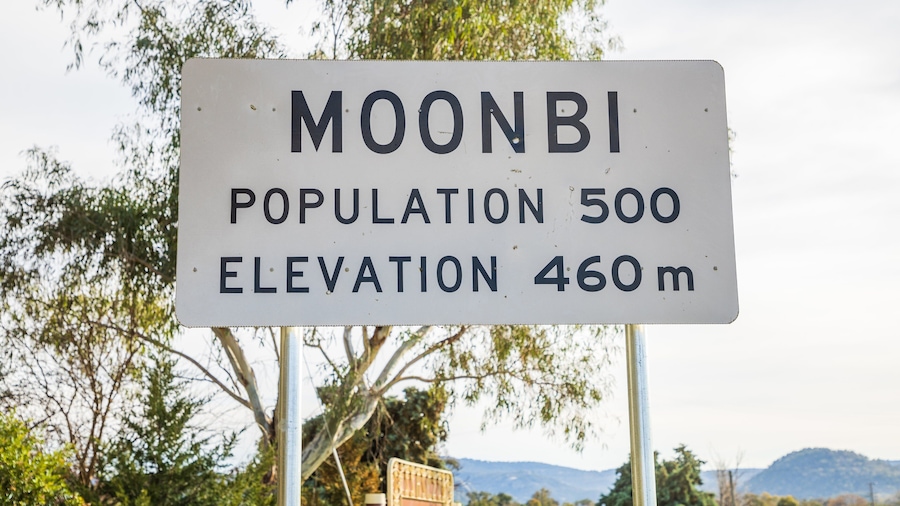 Moonbi showing signage