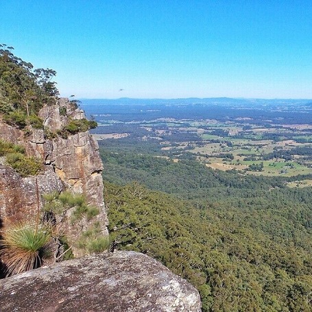This is Flat Rock Lookout in the stunning Coorabakh National Park! This place is a must see if your in the area. Lookouts, caves, waterfalls & walks. The views are amazing.
