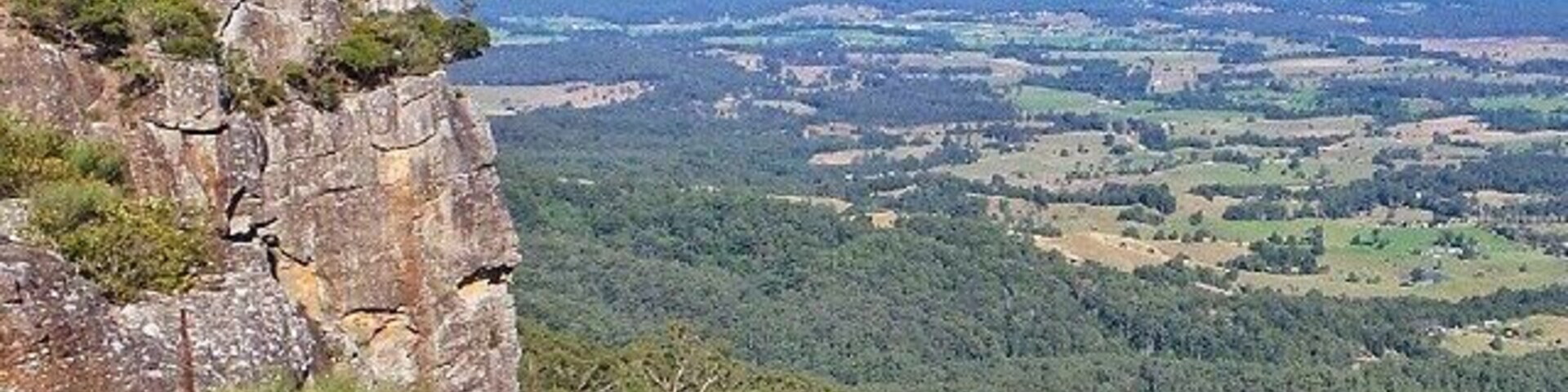 This is Flat Rock Lookout in the stunning Coorabakh National Park! This place is a must see if your in the area. Lookouts, caves, waterfalls & walks. The views are amazing.