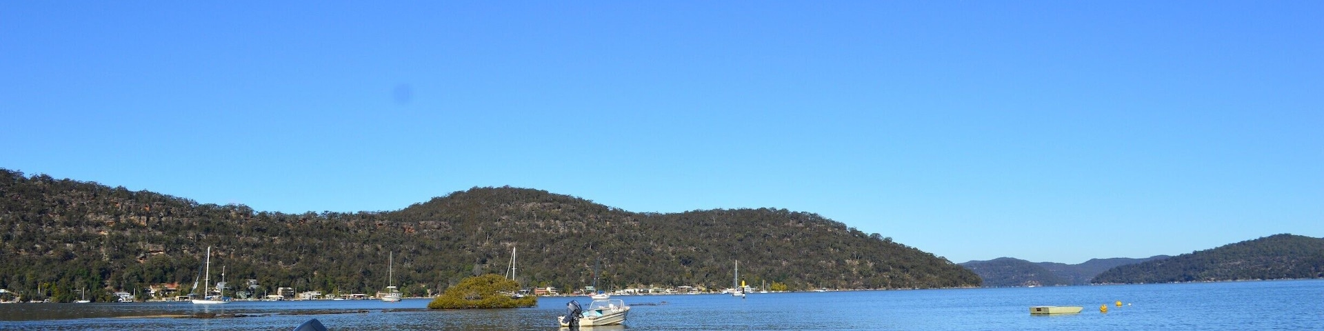 Bradley’s beach was a lovely spot to stop and have our picnic lunch. It’s also the location you can see remains of shellfish which is evidence of Aboriginal occupation.
