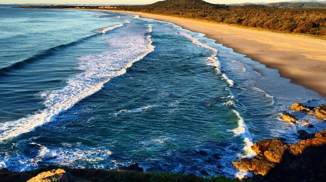 When the morning light touches the earth... What a beautiful day to live!