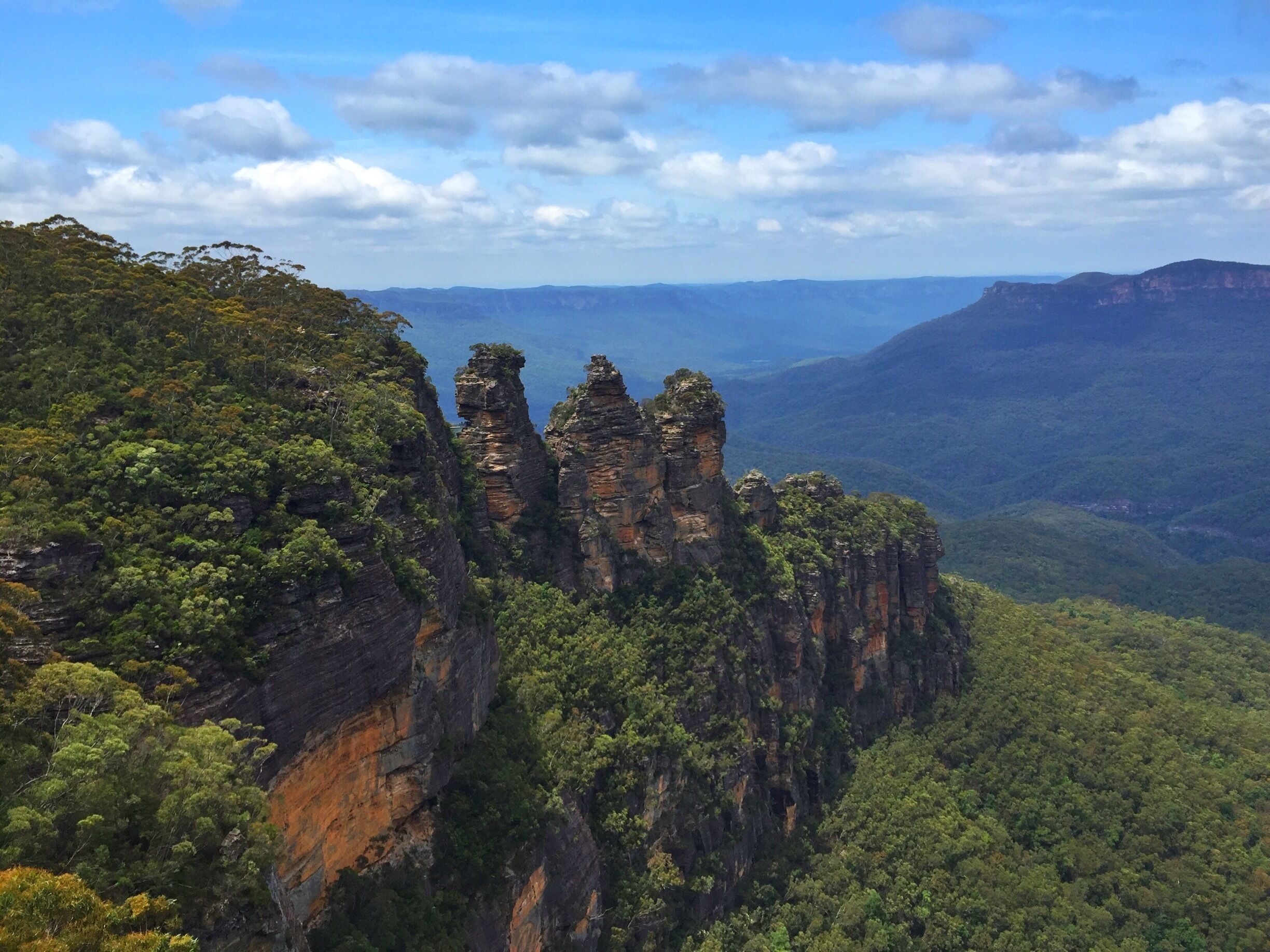 #mountains #katoomba #nsw #australia 
Three Sisters Walk, in Katoomba, offers some of the most iconic views in Blue Mountains National Park, and takes you up close to the famous Three Sisters. The Three Sisters Aboriginal Place is recognised as a place of special cultural significance to Aboriginal people