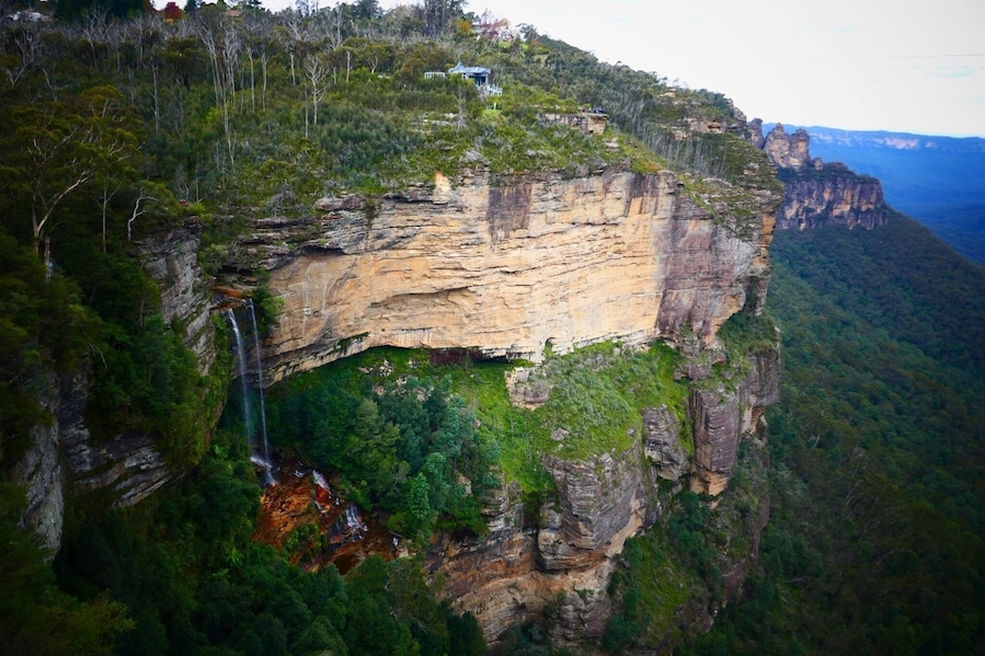 Waterfall and three sisters at blue mountains