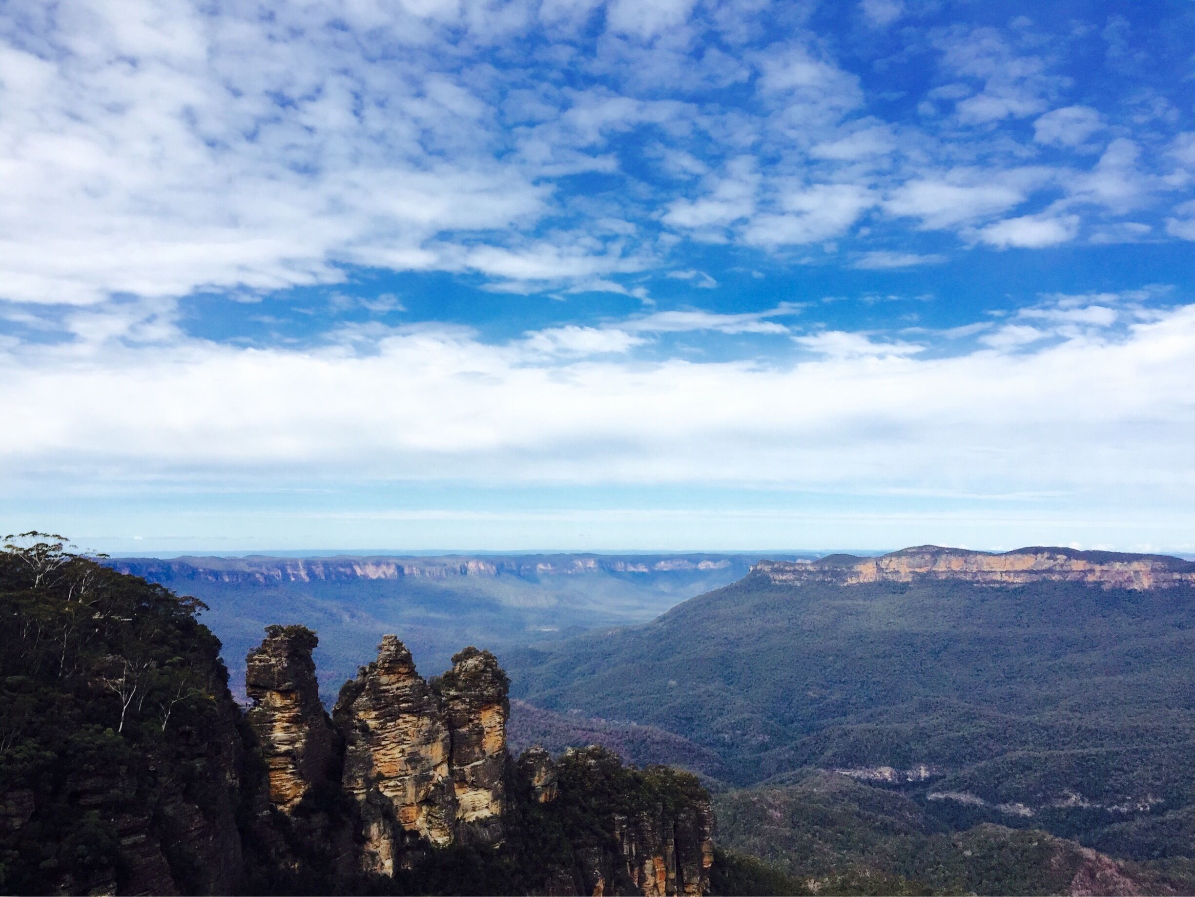 Three Sisters hike in the Blue Mountains near  Sydney, Australia! #EndlessSummer