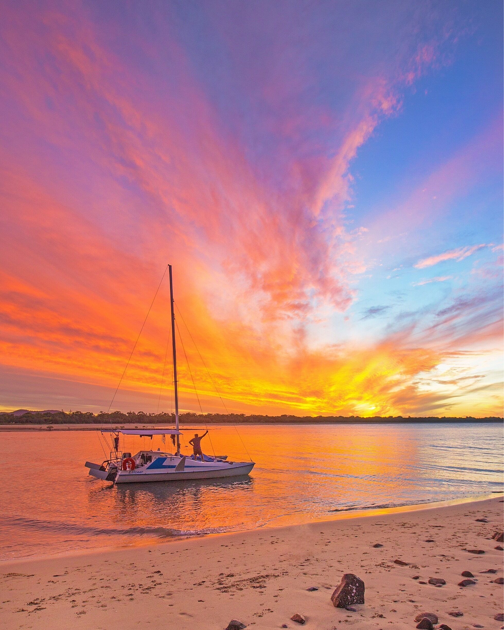 Sunset magic over Mackay! 🌅🐟🐠🌴😍
#meetmackayregion #thisisqueensland #seeaustralia #lovethereef
