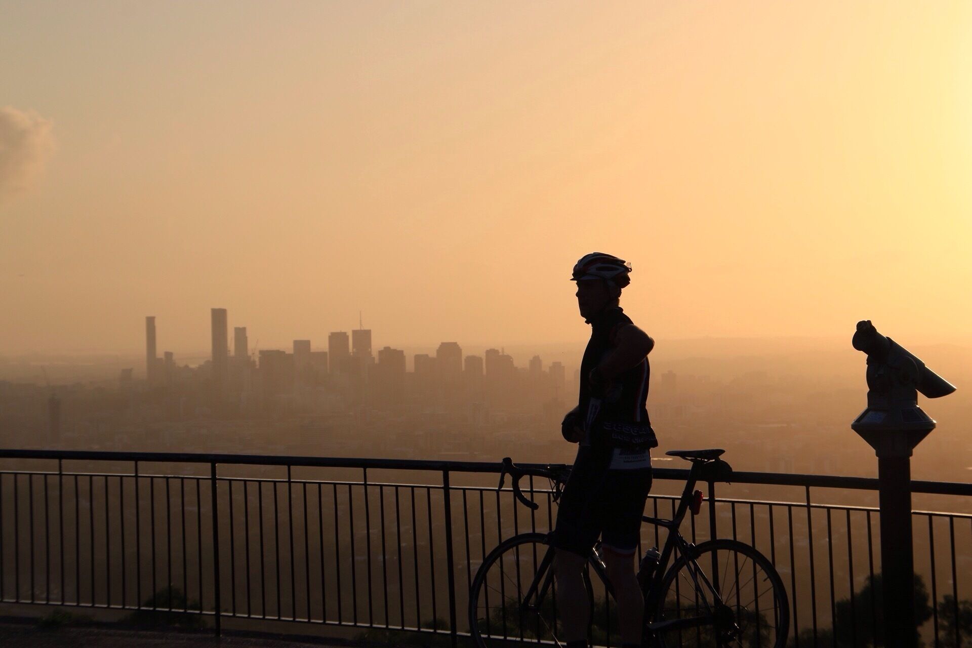A bit of a hazy morning over Brisvegas but worth a drive or ride up Mt Coot-Tha. It's accurately a hill not a mountain. But it's the best we have. 