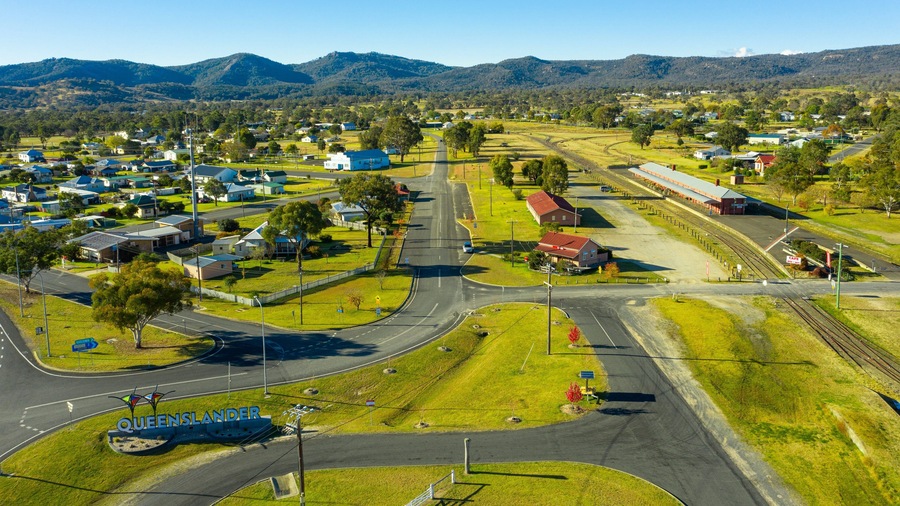 Wallangarra showing a small town or village and landscape views
