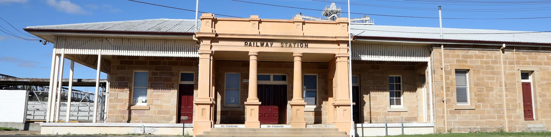 Railway yard and station in the Queensland town of Warwick in Southern Downs Region, featuring buildings, silos and carriages