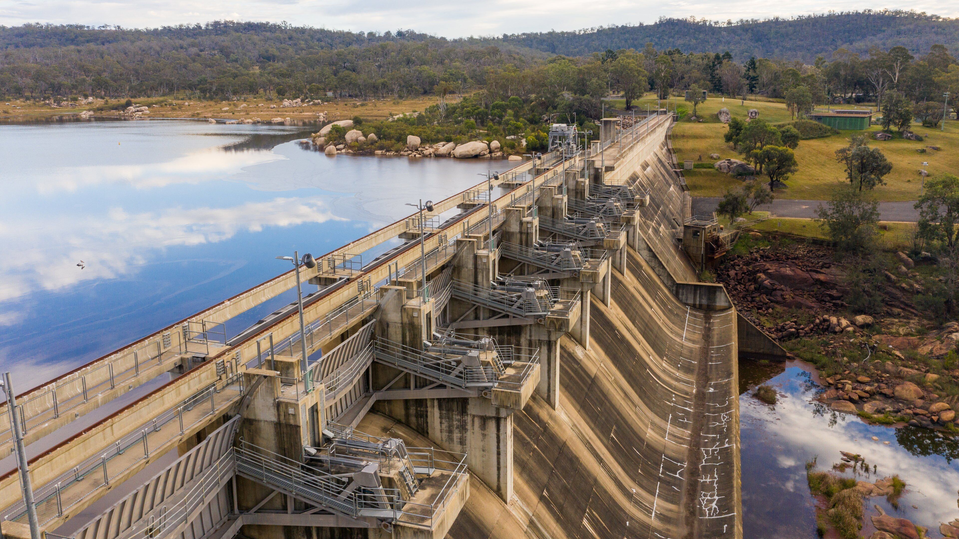 Leslie Dam featuring landscape views