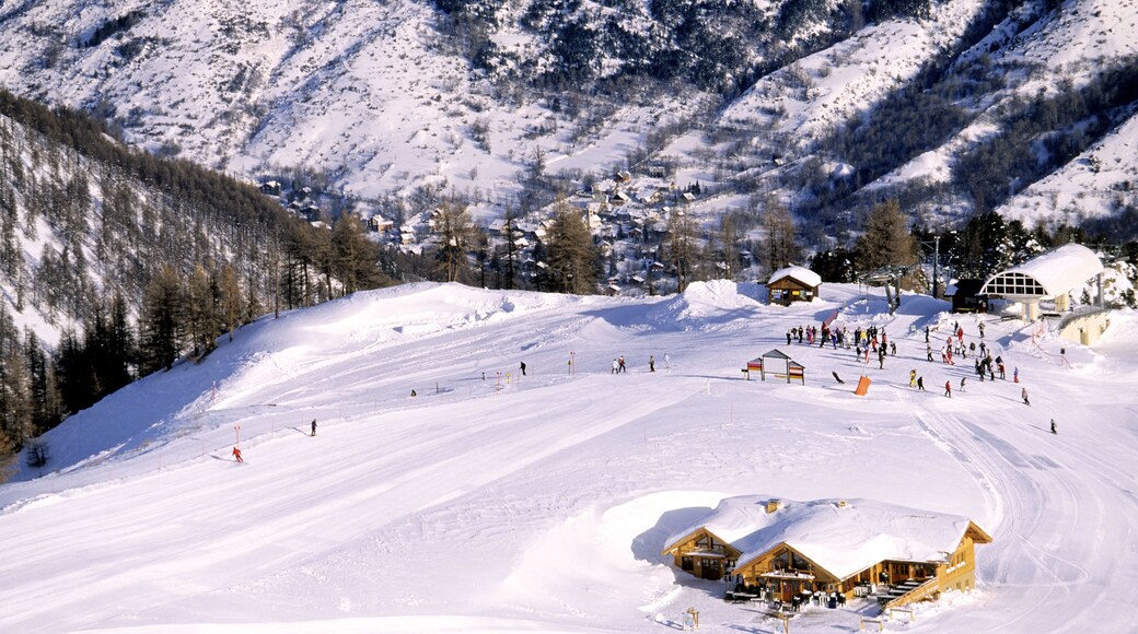 France, Hautes Alpes, Serre Chevalier 1400, skiable area of Villeneuve, top of the chairlift Casse du Boeuf