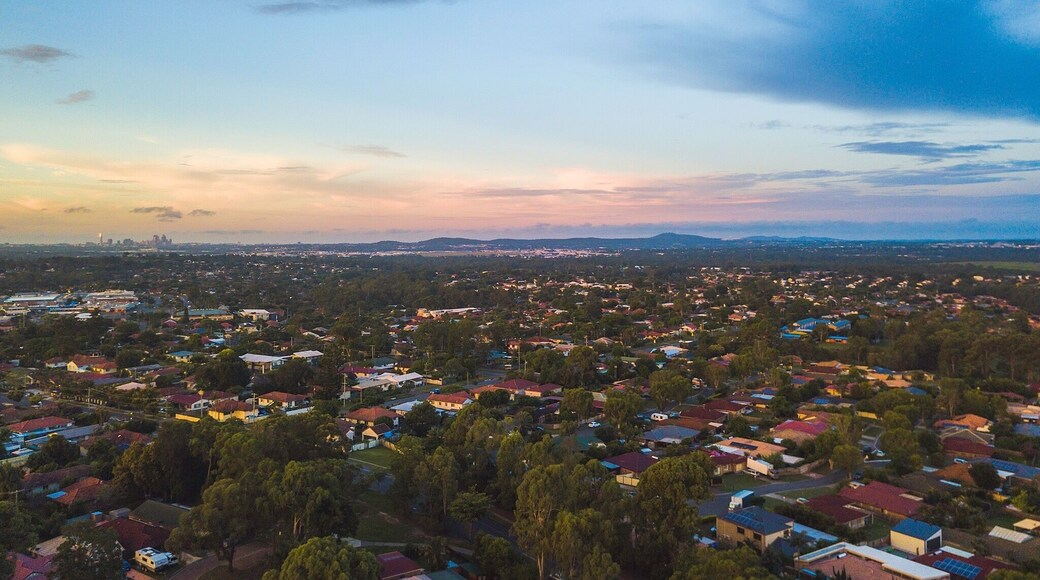 Looking towards Brisbane from the western suburbs. To the left on the horizon is the city centre, about 20km away!
#mavicpro #drone