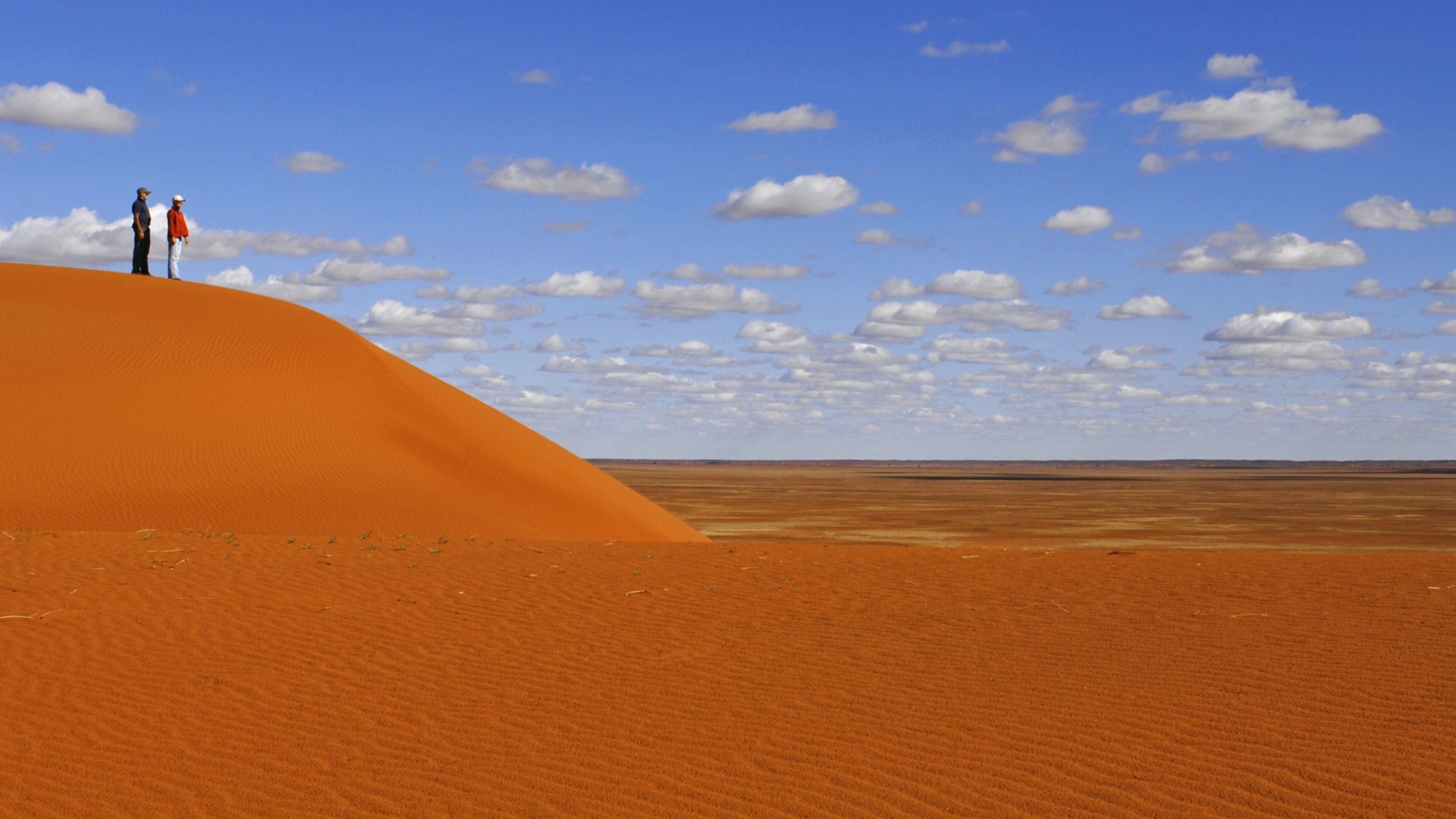 Red Centre montrant vues du désert aussi bien que couple