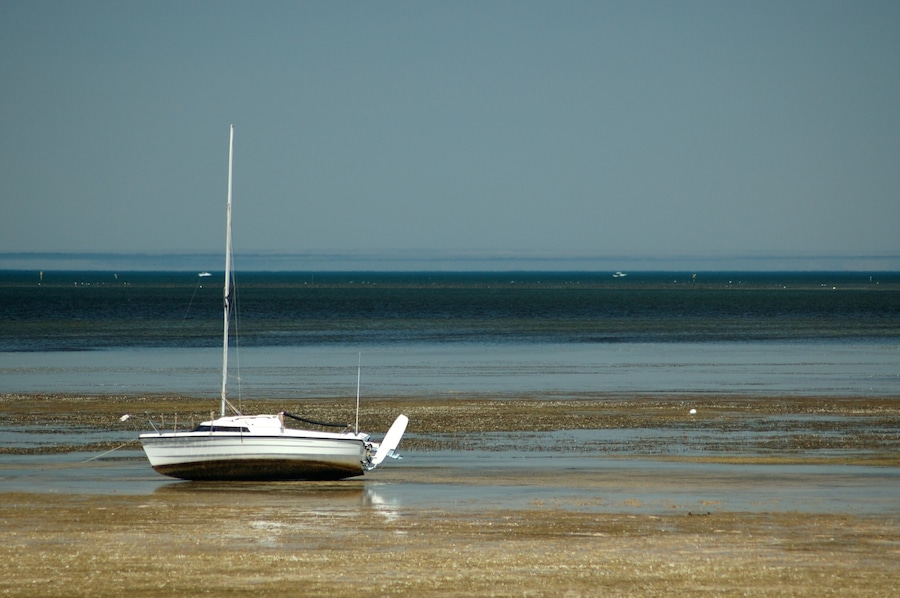 Boat high and dry at low tide, Coobowie, South Australia, Shutterstock ID 8597044, Purchase Order: -