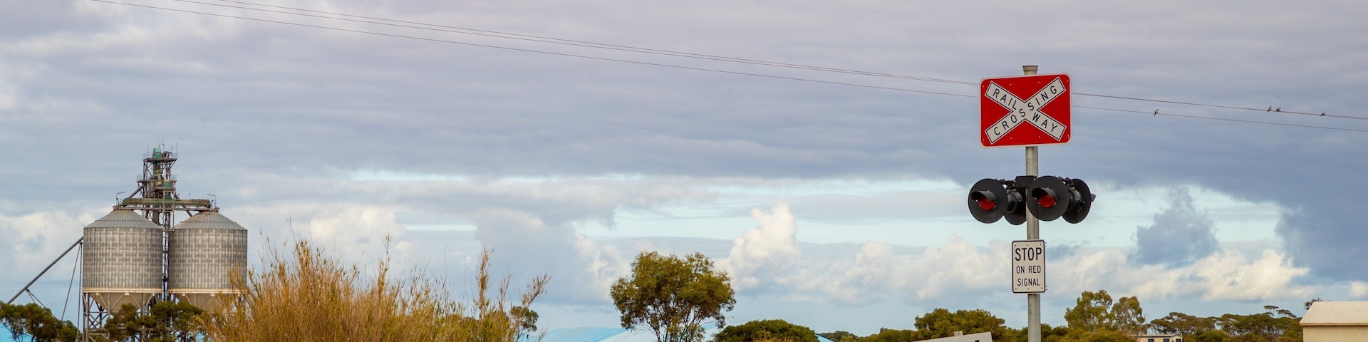 Mallala featuring tranquil scenes and signage