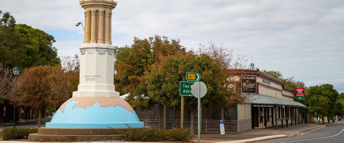 Mallala showing outdoor art and a small town or village