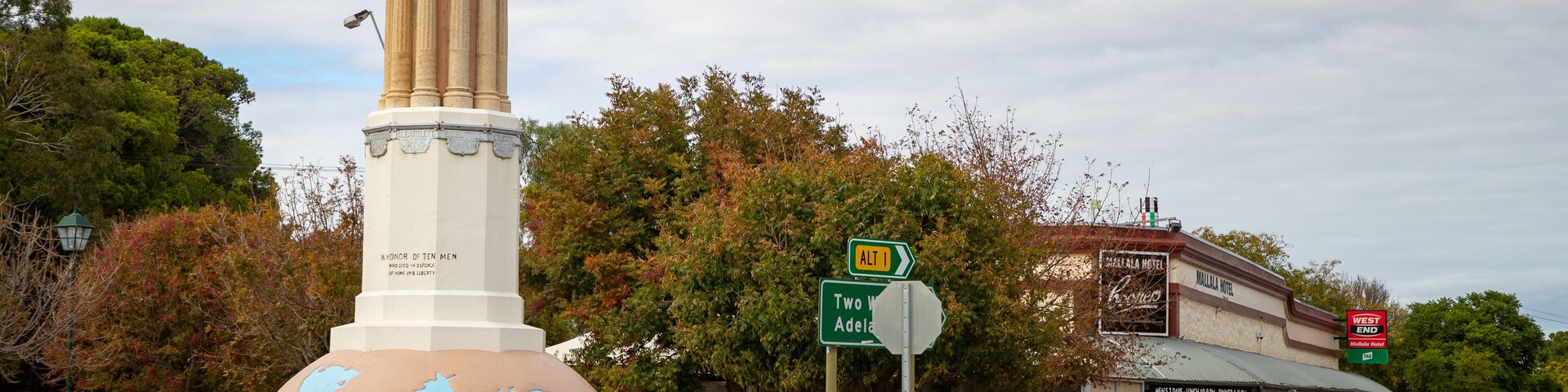 Mallala showing outdoor art and a small town or village