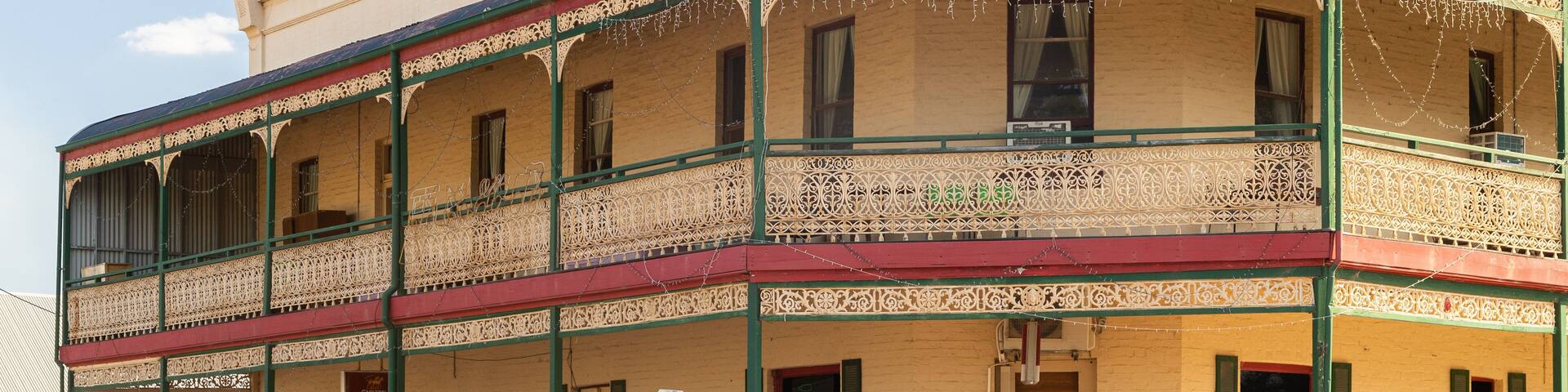 Tungamah featuring street scenes, a small town or village and heritage elements