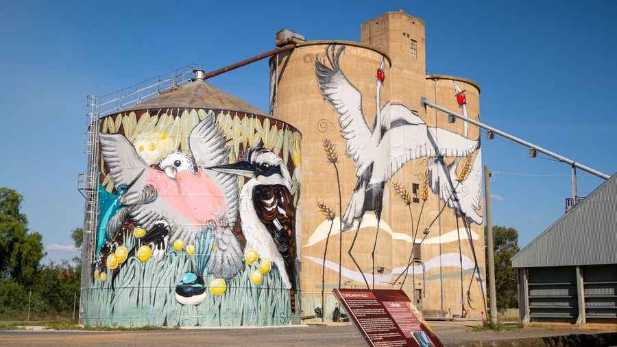 Tungamah featuring outdoor art