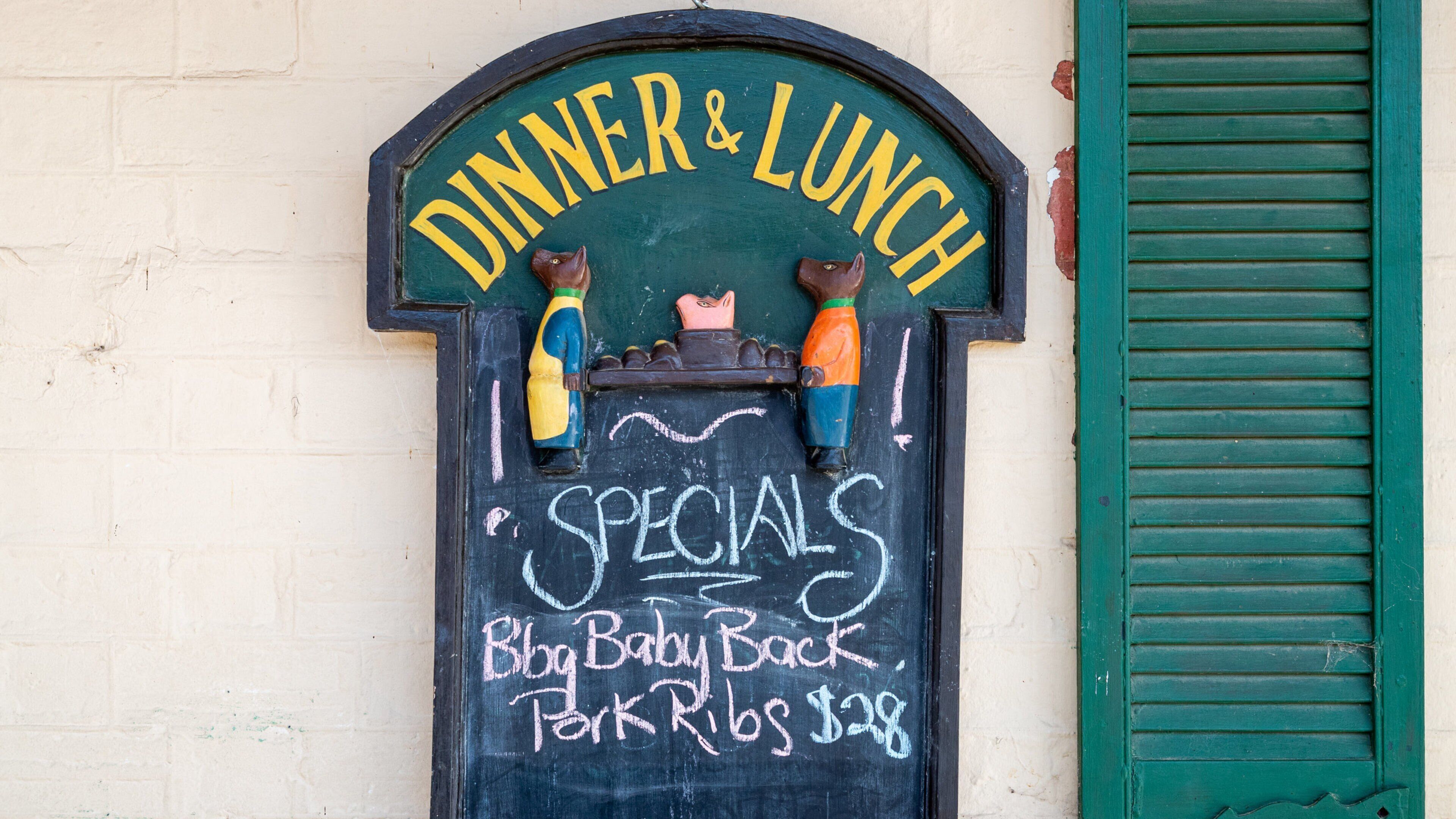 Tungamah which includes signage