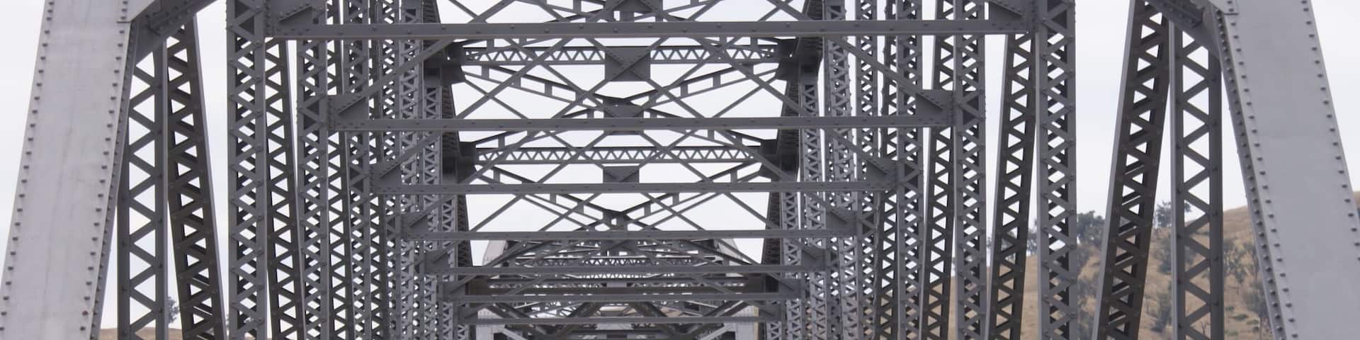 Bethanga Bridge built in 1930 crossing the Murray River near the small town of Bellbridge on the banks of the Hume Weir