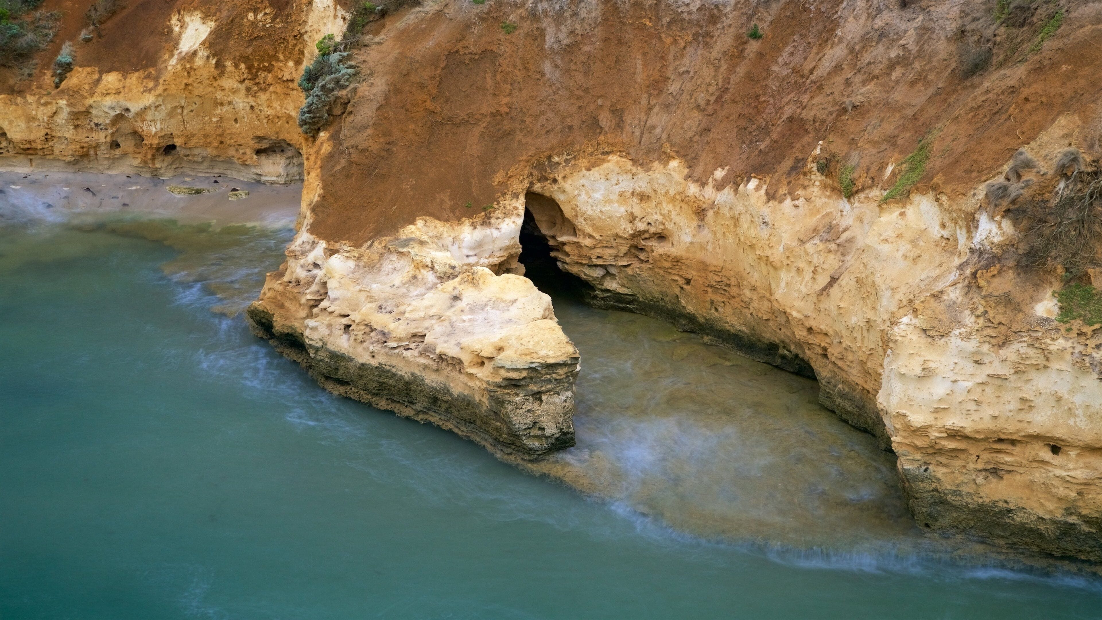 Nullawarre showing rocky coastline and general coastal views