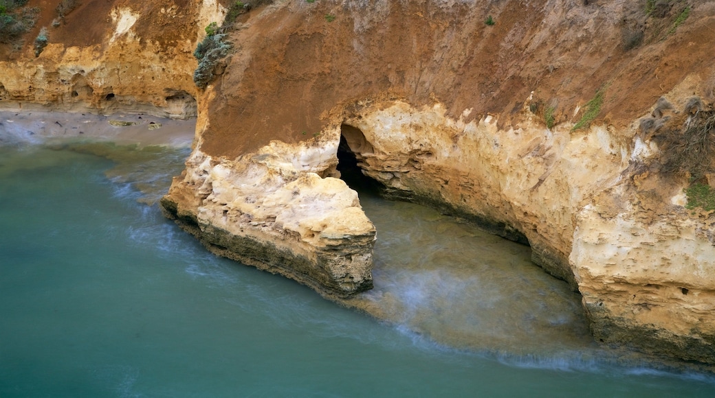 Nullawarre showing rocky coastline and general coastal views